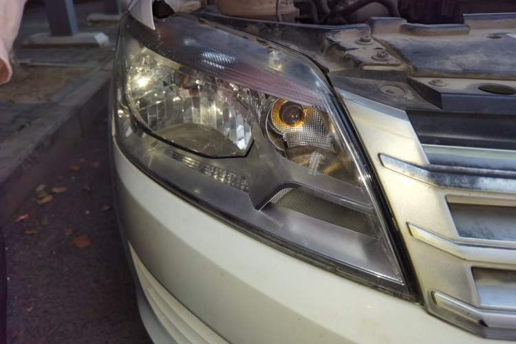 Used Volkswagen Santana 2013 1.4L Manual Fashion Edition Right Front Headlight