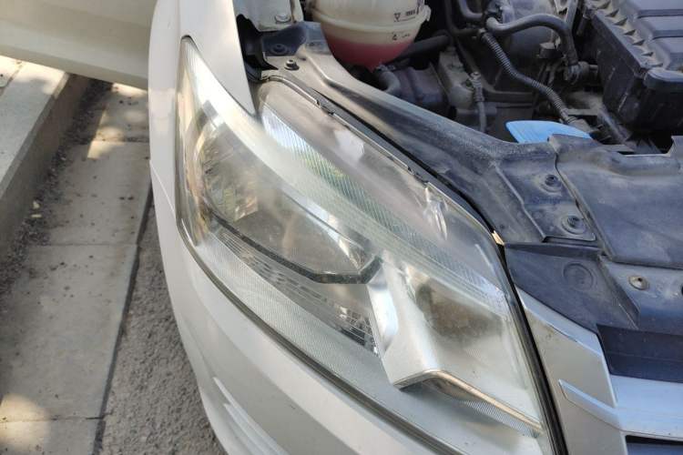 Used Volkswagen Santana 2013 1.6L Manual Fashion Edition Right Front Headlight