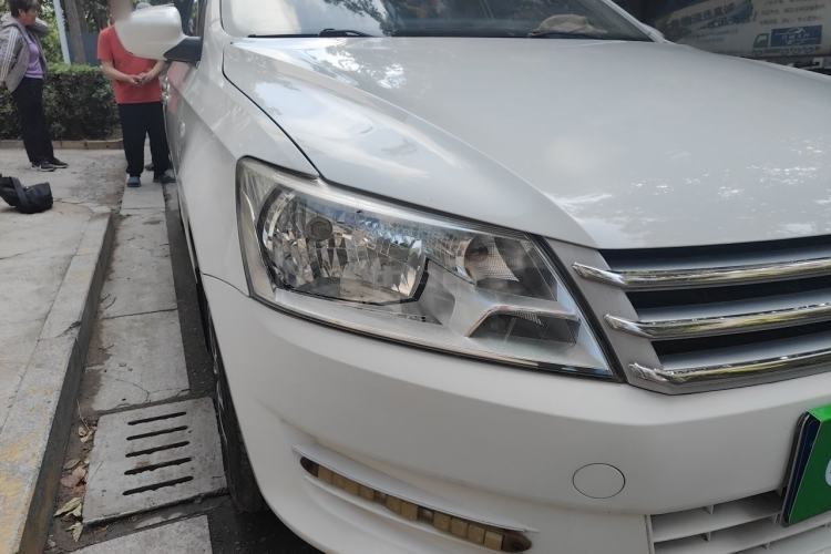 Used Volkswagen Santana 2013 1.6L Automatic Fashion Edition Right Front Headlight