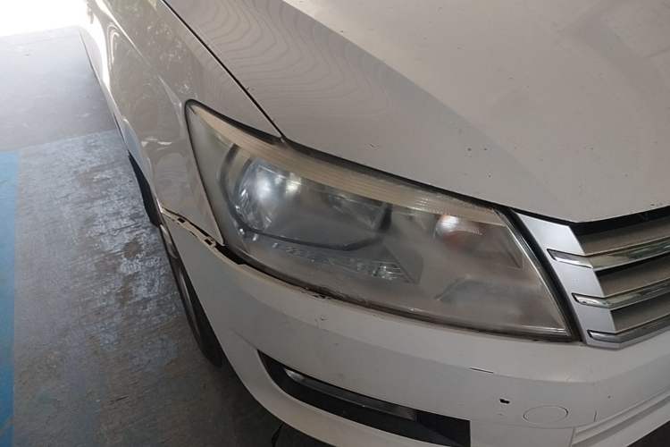 Used Volkswagen Santana 2013 1.6L Manual Comfort Edition Right Front Headlight