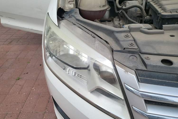 Used Volkswagen Santana 2013 1.6L Manual Comfort Edition Right Front Headlight