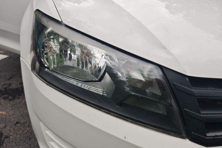 Used Volkswagen Santana 2013 1.4L Manual Fashion Edition Right Front Headlight