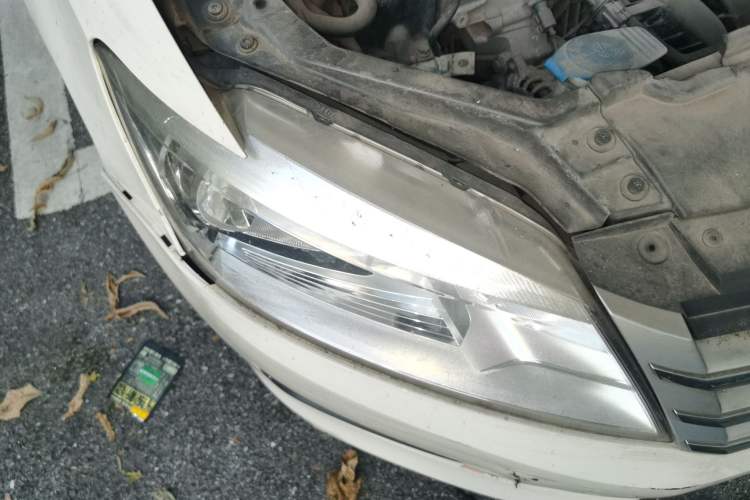 Used Volkswagen Santana 2013 1.6L Automatic Comfort Edition Right Front Headlight