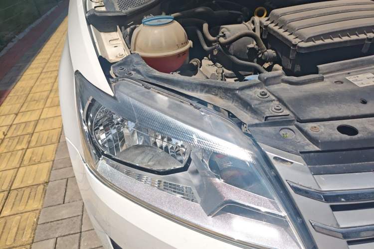 Used Volkswagen Santana 2013 1.6L Manual Comfort Edition Right Front Headlight