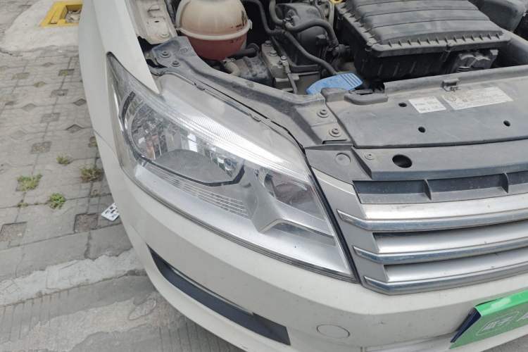 Used Volkswagen Santana 2013 1.4L Manual Comfort Edition Right Front Headlight