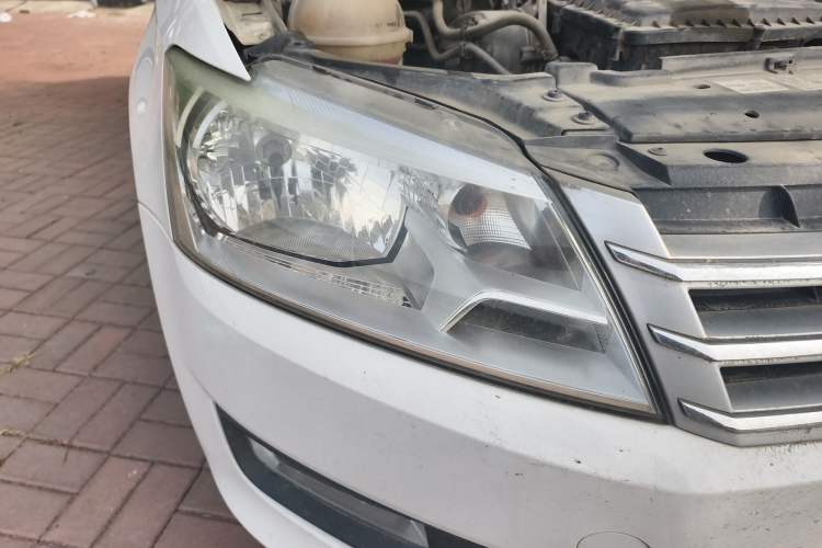 Used Volkswagen Santana 2013 1.4L Manual Comfort Edition Right Front Headlight