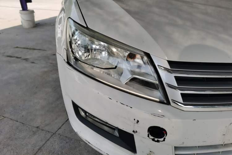 Used Volkswagen Santana 2013 1.6L Automatic Luxury Edition Right Front Headlight