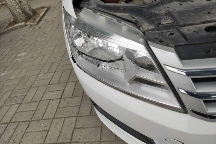 Used Volkswagen Santana 2013 1.6L Manual Comfort Edition Right Front Headlight