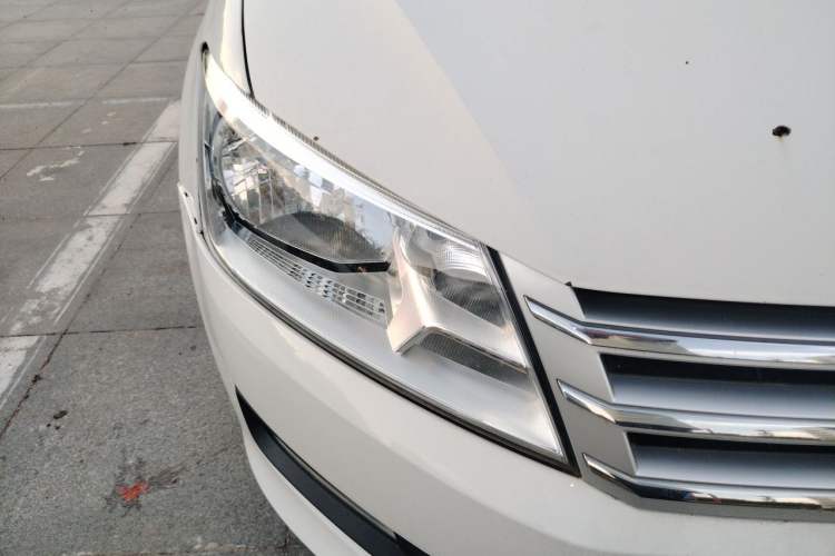 Used Volkswagen Santana 2013 1.4L Manual Comfort Edition Right Front Headlight