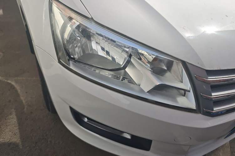 Used Volkswagen Santana 2013 1.6L Manual Comfort Edition Right Front Headlight