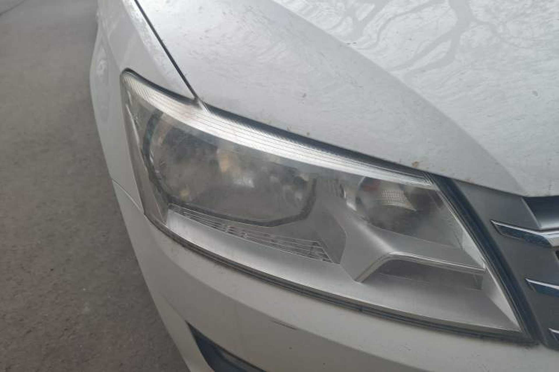 Used Volkswagen Santana 2013 1.6L Automatic Comfort Edition Right Front Headlight
