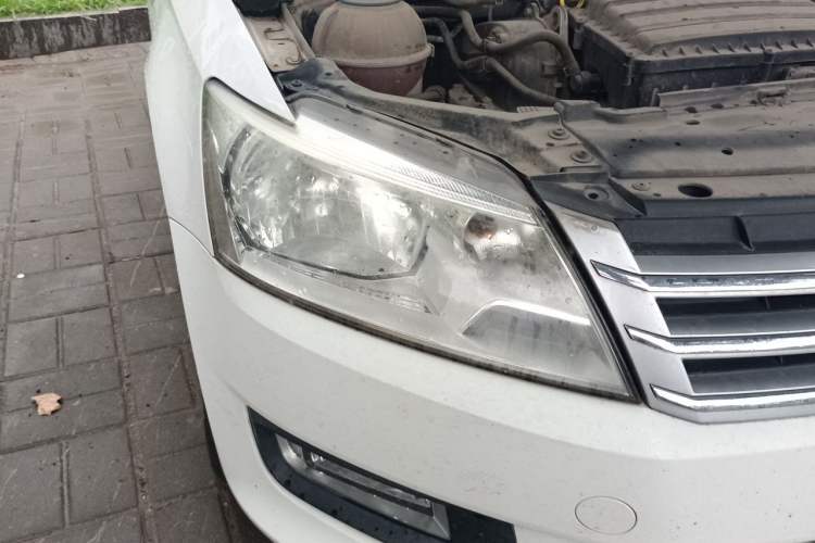 Used Volkswagen Santana 2013 1.6L Manual Comfort Edition Right Front Headlight