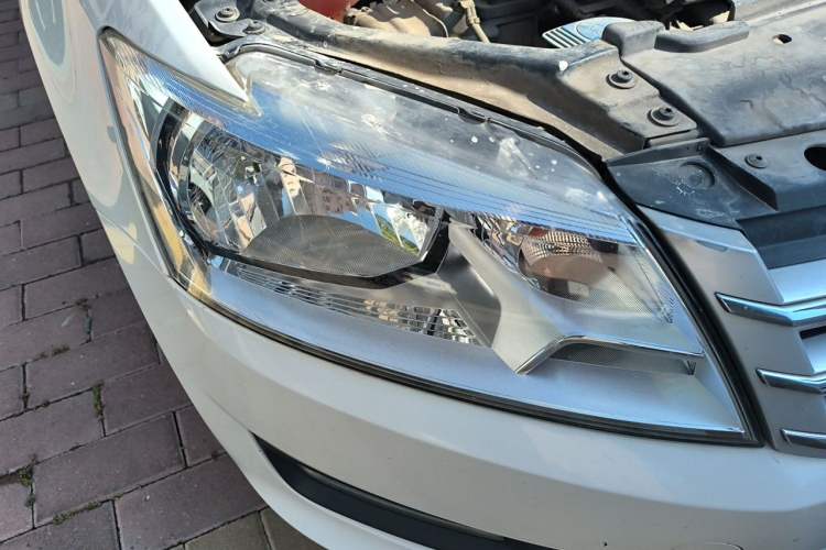 Used Volkswagen Santana 2013 1.6L Manual Comfort Edition Right Front Headlight