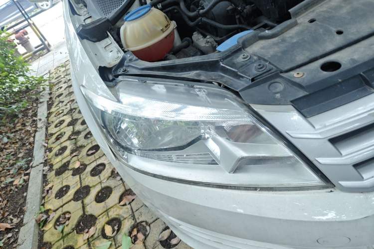 Used Volkswagen Santana 2013 1.4L Manual Fashion Edition Right Front Headlight