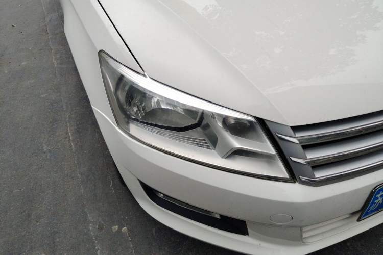 Used Volkswagen Santana 2013 1.6L Automatic Comfort Edition Right Front Headlight