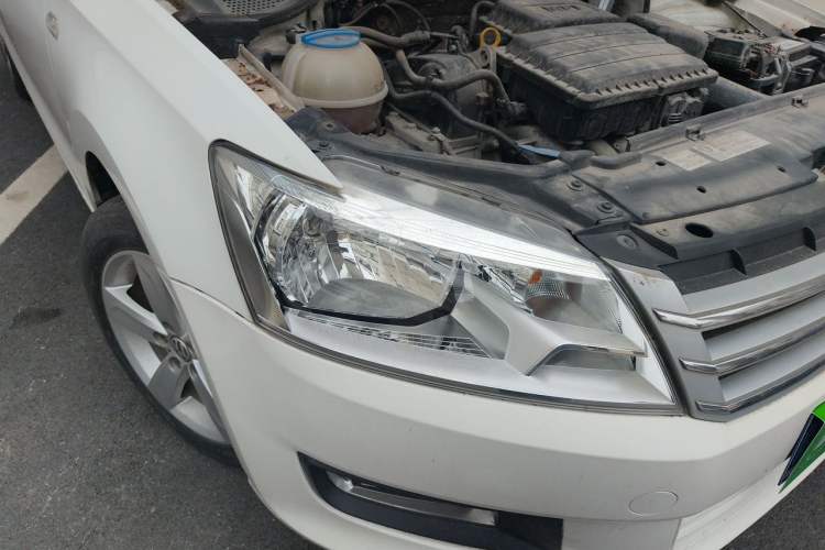 Used Volkswagen Santana 2013 1.6L Manual Comfort Edition Right Front Headlight