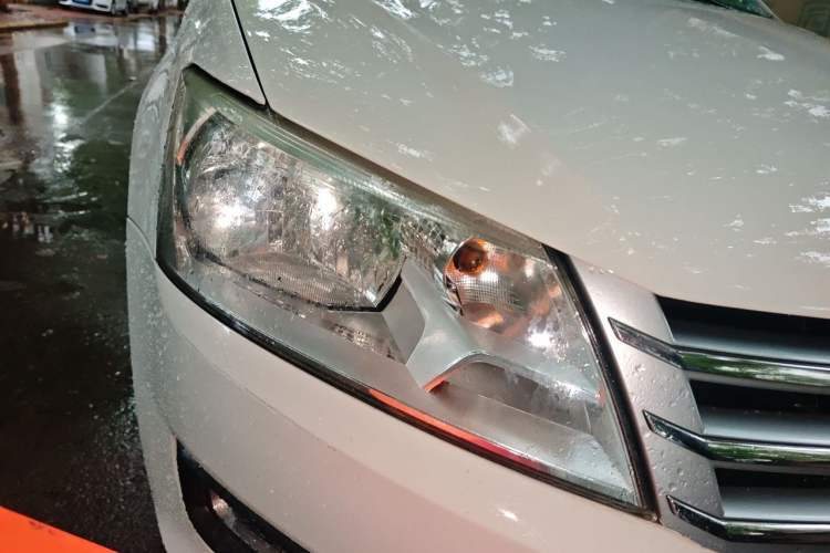 Used Volkswagen Santana 2013 1.6L Automatic Comfort Edition Right Front Headlight