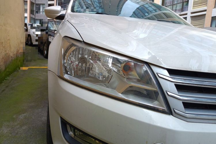 Used Volkswagen Santana 2013 1.6L Manual Luxury Edition Right Front Headlight