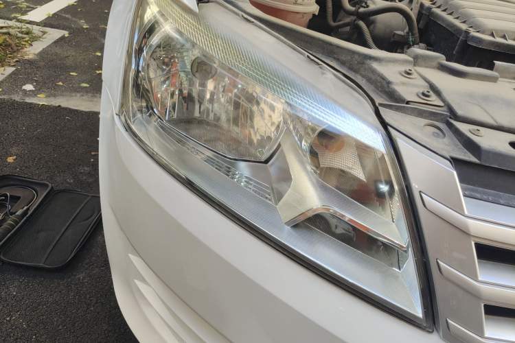 Used Volkswagen Santana 2013 1.6L Manual Fashion Edition Right Front Headlight