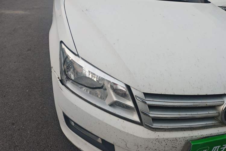 Used Volkswagen Santana 2013 1.6L Manual Comfort Edition Right Front Headlight