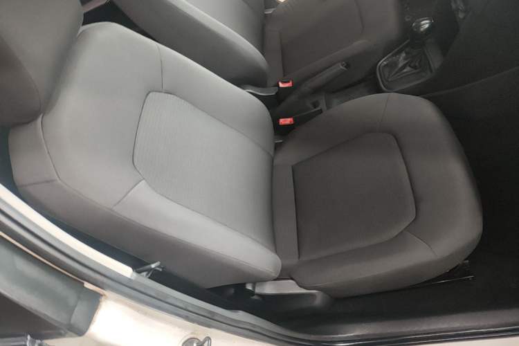 Used Volkswagen Santana 2013 1.6L Automatic Fashion Edition Right Front Seat