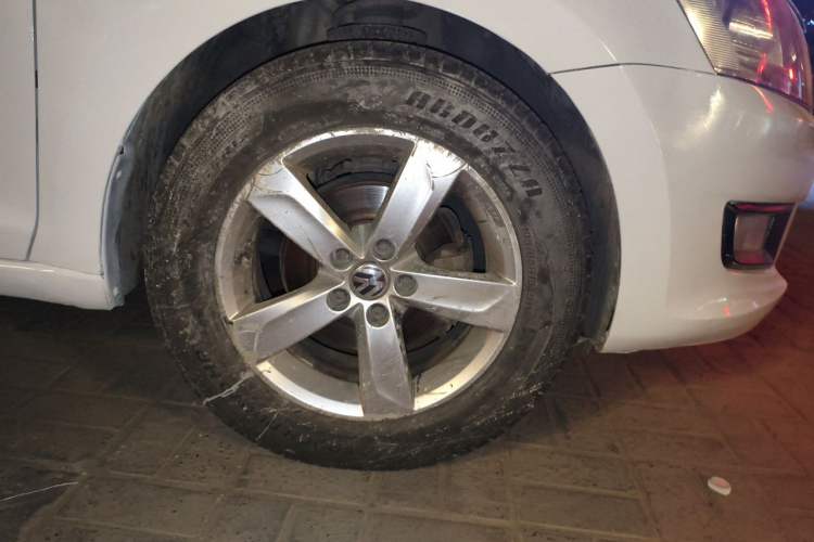 Used Volkswagen Santana 2013 1.6L Manual Comfort Edition Right Front Wheel Hub