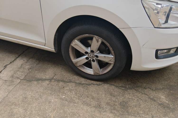Used Volkswagen Santana 2013 1.6L Automatic Comfort Edition Right Front Wheel Hub
