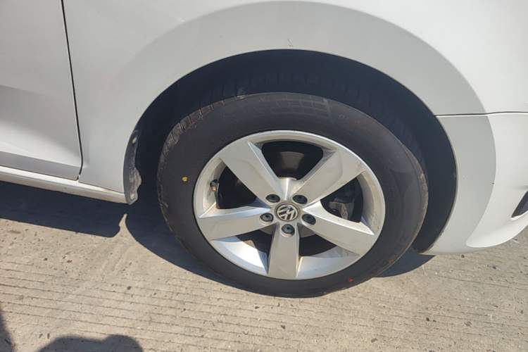 Used Volkswagen Santana 2013 1.4L Manual Comfort Edition Right Front Wheel Hub