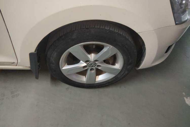 Used Volkswagen Santana 2013 1.6L Automatic Comfort Edition Right Front Wheel Hub