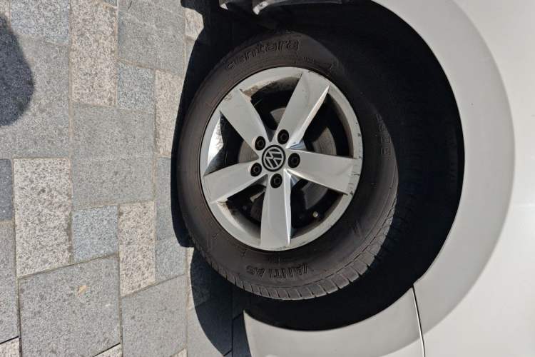 Used Volkswagen Santana 2013 1.6L Automatic Fashion Edition Right Front Wheel Hub