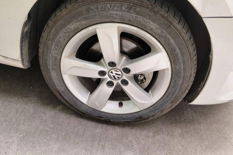 Used Volkswagen Santana 2013 1.6L Automatic Comfort Edition Right Front Wheel Hub