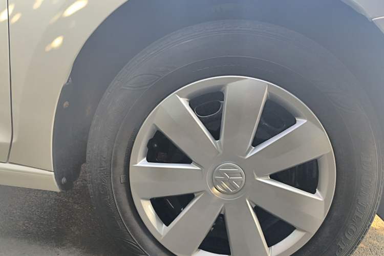 Used Volkswagen Santana 2013 1.4L Manual Fashion Edition Right Front Wheel Hub