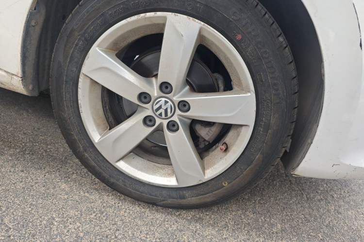 Used Volkswagen Santana 2013 1.4L Manual Comfort Edition Right Front Wheel Hub