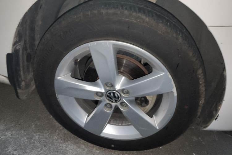 Used Volkswagen Santana 2013 1.4L Manual Comfort Edition Right Front Wheel Hub