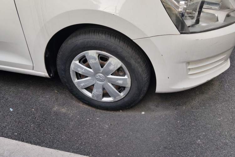 Used Volkswagen Santana 2013 1.6L Automatic Fashion Edition Right Front Wheel Hub