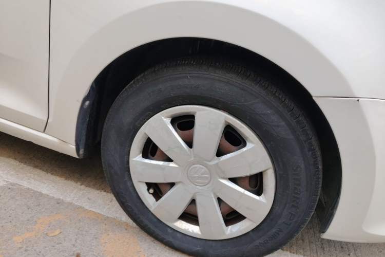Used Volkswagen Santana 2013 1.6L Automatic Fashion Edition Right Front Wheel Hub