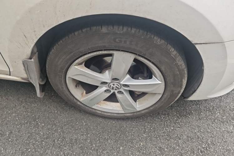 Used Volkswagen Santana 2013 1.6L Manual Comfort Edition Right Front Wheel Hub