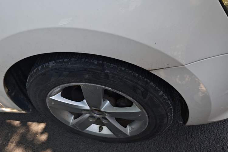 Used Volkswagen Santana 2013 1.6L Manual Comfort Edition Right Front Wheel Hub