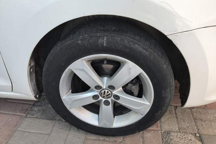 Used Volkswagen Santana 2013 1.6L Automatic Comfort Edition Right Front Wheel Hub