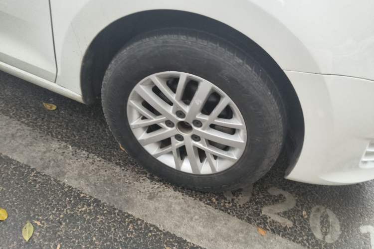 Used Volkswagen Santana 2013 1.4L Manual Fashion Edition Right Front Wheel Hub