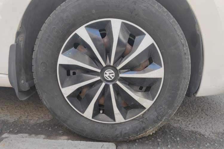 Used Volkswagen Santana 2013 1.6L Automatic Fashion Edition Right Front Wheel Hub