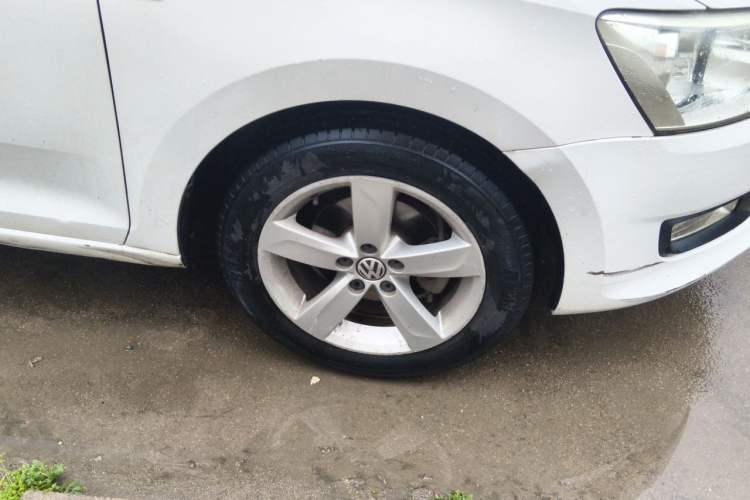Used Volkswagen Santana 2013 1.6L Manual Comfort Edition Right Front Wheel Hub