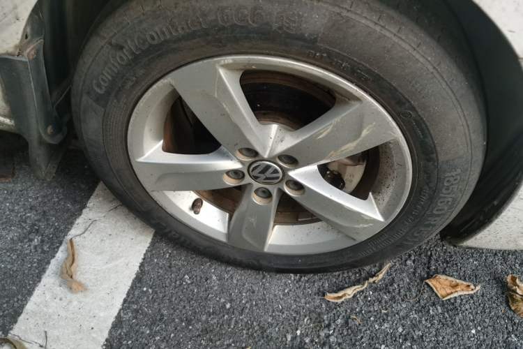 Used Volkswagen Santana 2013 1.6L Automatic Comfort Edition Right Front Wheel Hub