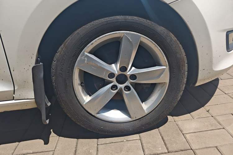 Used Volkswagen Santana 2013 1.6L Manual Comfort Edition Right Front Wheel Hub