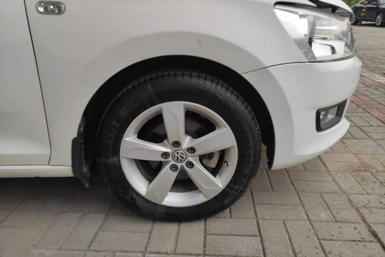 Used Volkswagen Santana 2013 1.6L Manual Comfort Edition Right Front Wheel Hub