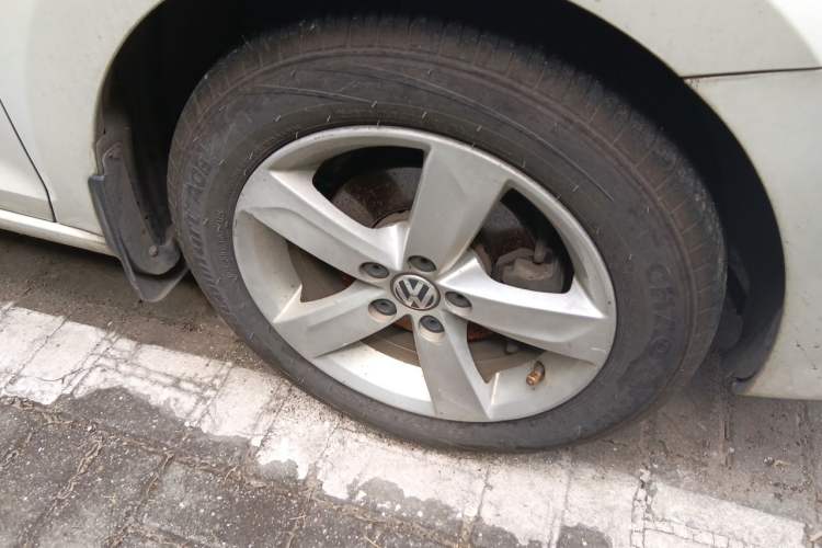 Used Volkswagen Santana 2013 1.4L Manual Comfort Edition Right Front Wheel Hub