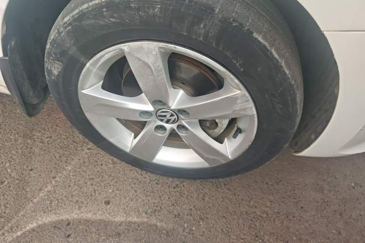 Used Volkswagen Santana 2013 1.6L Manual Comfort Edition Right Front Wheel Hub