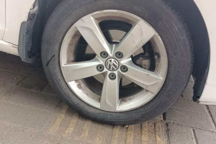 Used Volkswagen Santana 2013 1.6L Manual Comfort Edition Right Front Wheel Hub