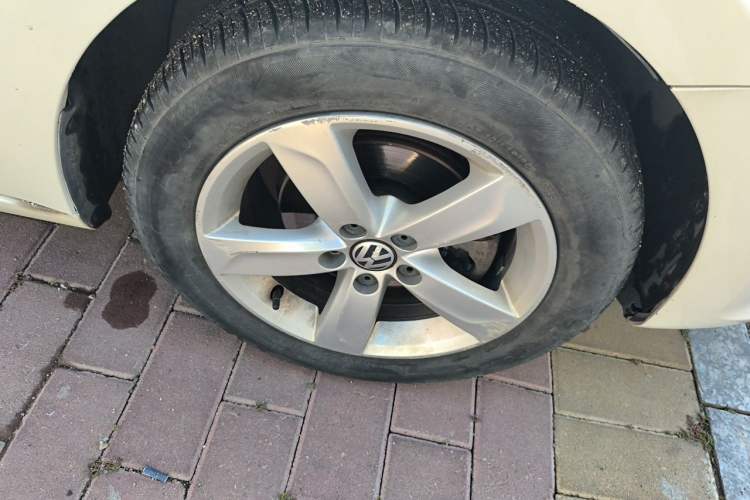 Used Volkswagen Santana 2013 1.6L Manual Comfort Edition Right Front Wheel Hub