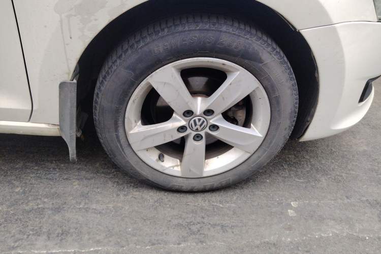 Used Volkswagen Santana 2013 1.6L Automatic Comfort Edition Right Front Wheel Hub